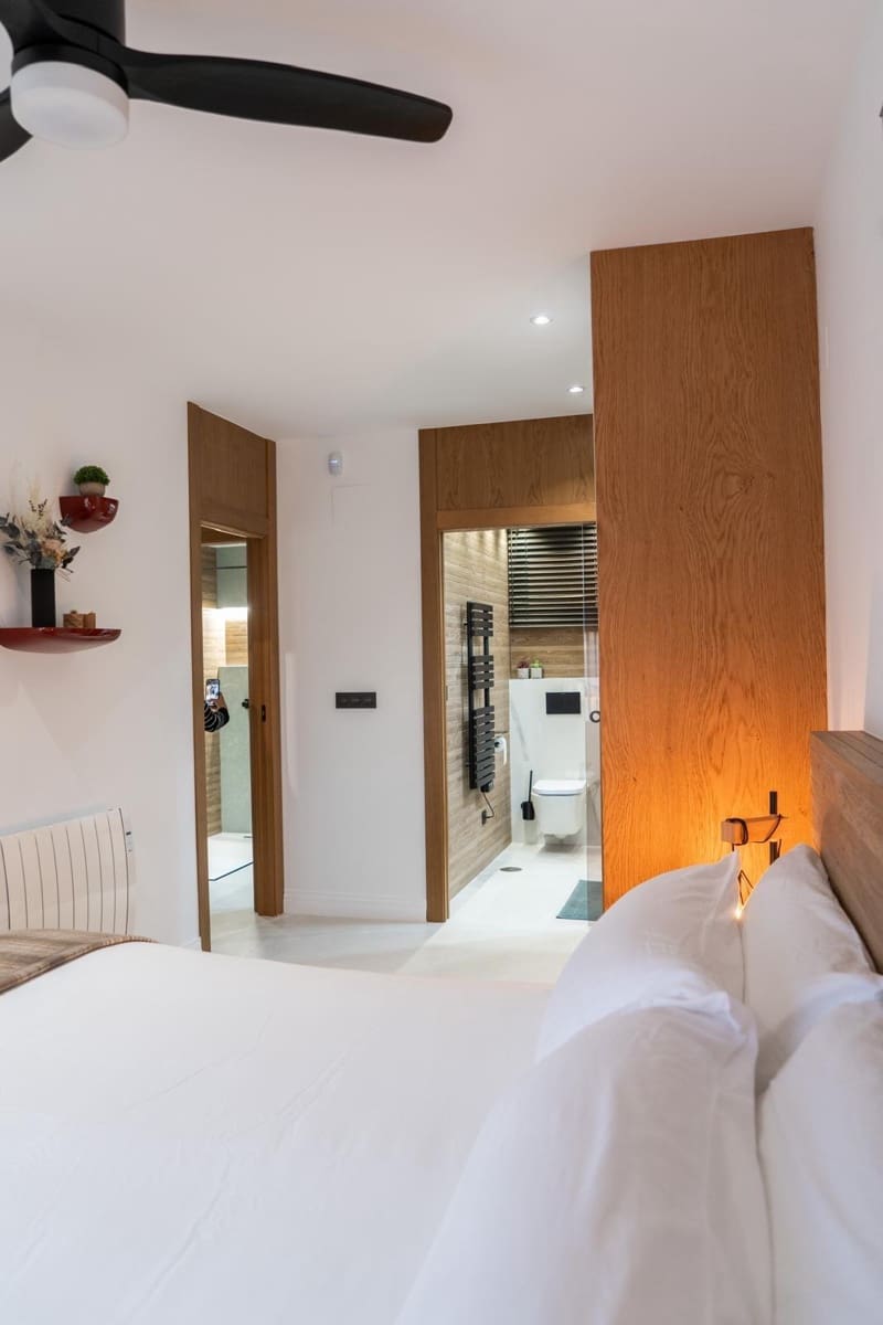 2 bedroom Apartment for sale in Torrevieja with pool - € 275,000 (Ref: 9359290)