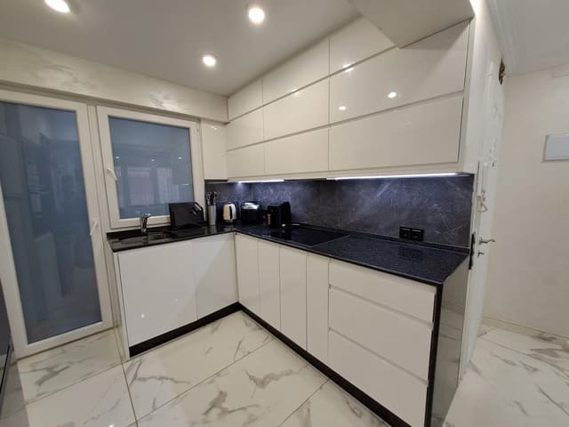 3 bedroom Apartment for sale in Las Piscinas Naturales, Torrevieja - € 180,000 (Ref: 9359315)