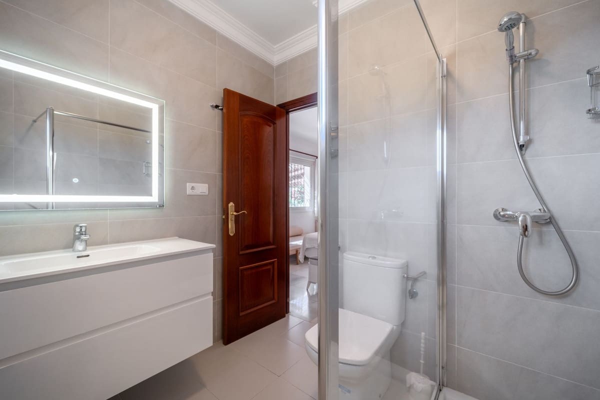 Chalet de 2 habitaciones en Elviria en venta - 825.000 € (Ref: 9359345)