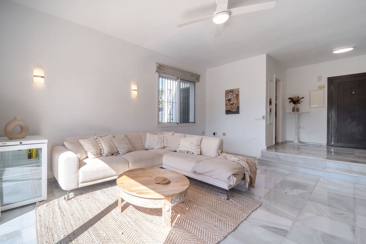 Chalet de 2 habitaciones en Elviria en venta - 825.000 € (Ref: 9359345)