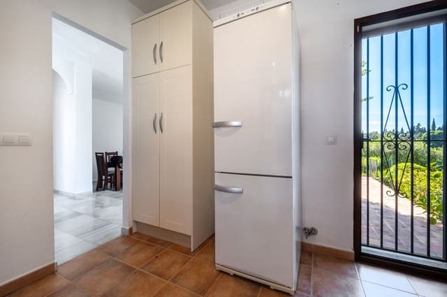 Chalet de 2 habitaciones en Elviria, Marbella en venta - 825.000 € (Ref: 9359345)