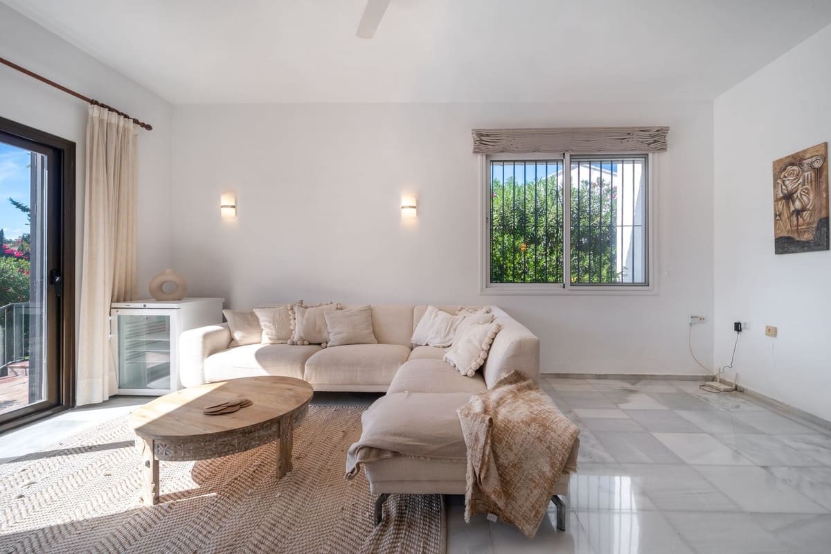 Chalet de 2 habitaciones en Elviria en venta - 825.000 € (Ref: 9359345)