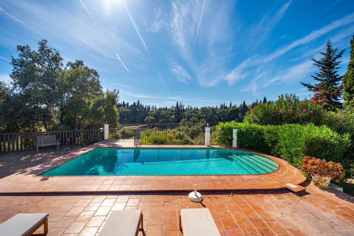 Chalet de 2 habitaciones en Elviria en venta - 825.000 € (Ref: 9359345)