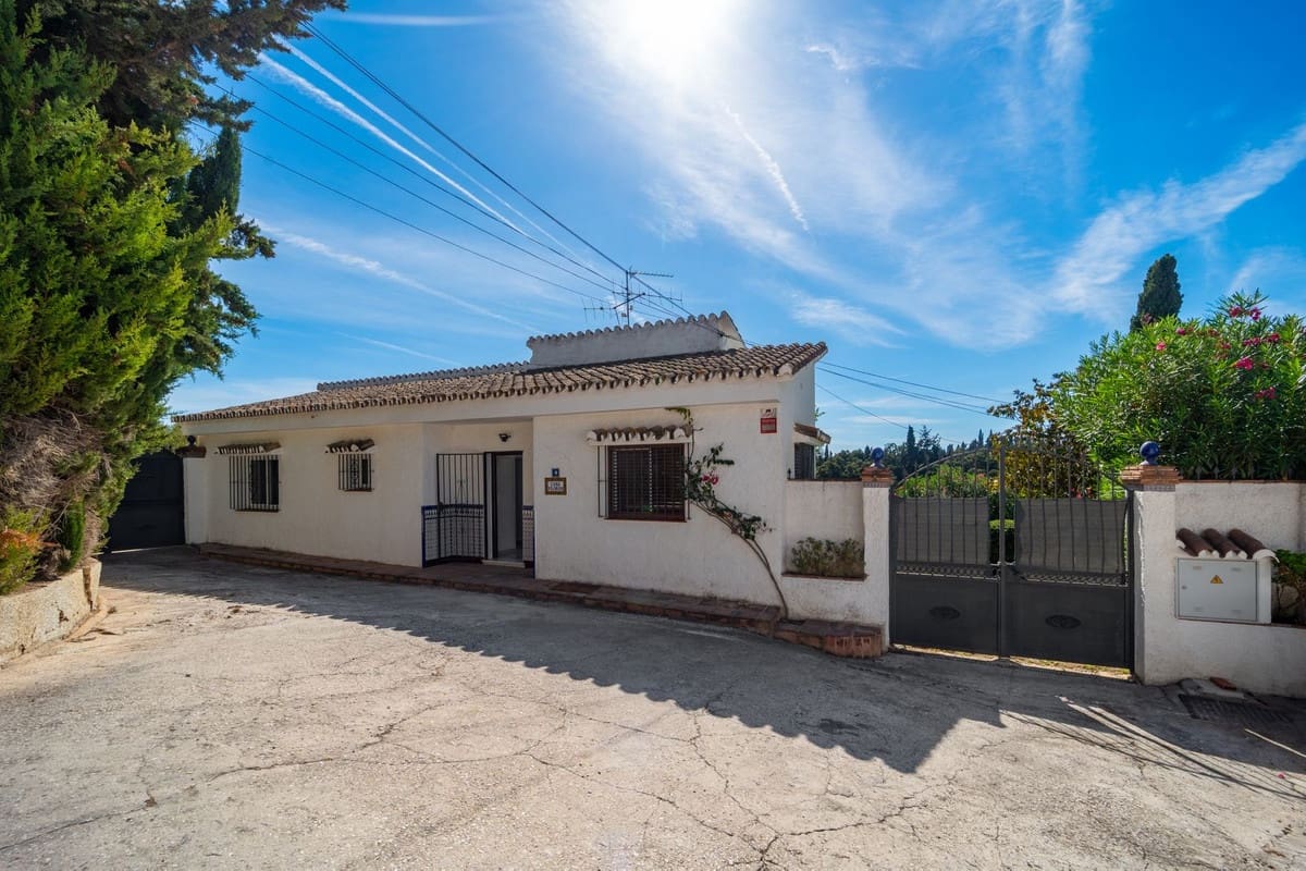 Chalet de 2 habitaciones en Elviria en venta - 825.000 € (Ref: 9359345)