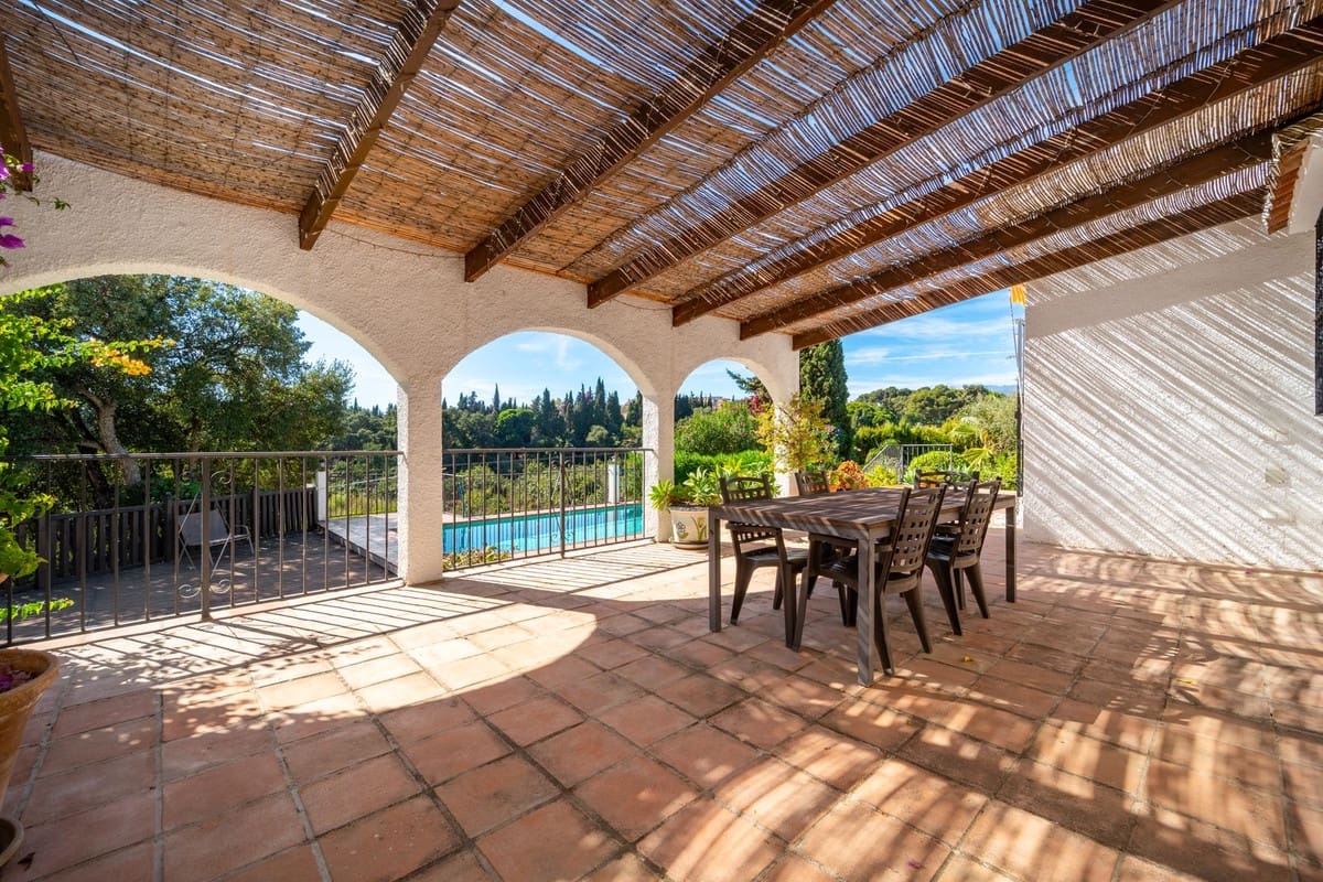 Chalet de 2 habitaciones en Elviria en venta - 825.000 € (Ref: 9359345)