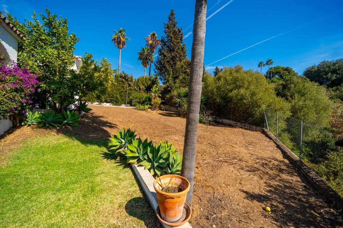 Chalet de 2 habitaciones en Elviria en venta - 825.000 € (Ref: 9359345)