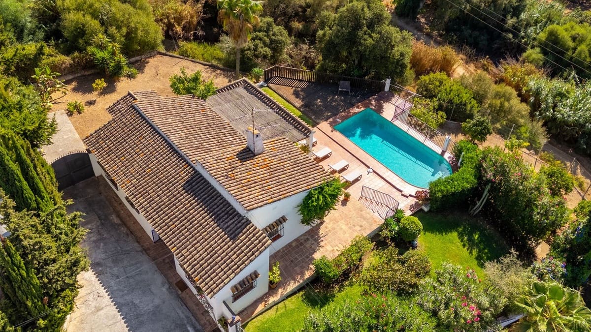 Chalet de 2 habitaciones en Elviria en venta - 825.000 € (Ref: 9359345)