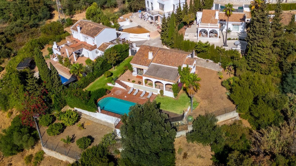 Chalet de 2 habitaciones en Elviria en venta - 825.000 € (Ref: 9359345)