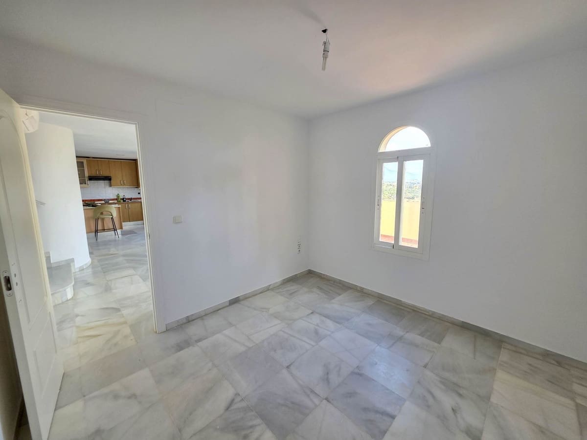 3 soveværelse Lejlighed til salg i La Duquesa / Puerto de la Duquesa - € 229.000 (Ref: 9359346)