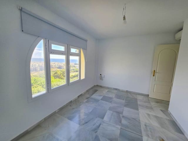 3 soveværelse Lejlighed til salg i La Duquesa / Puerto de la Duquesa, Manilva med swimmingpool - € 229.000 (Ref: 9359346)