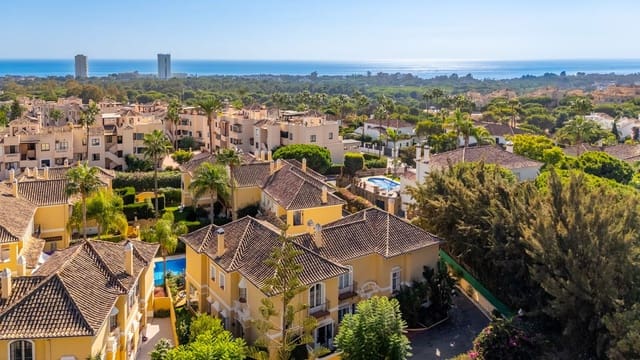 3 soveværelse Byhus til salg i Elviria, Marbella - € 675.000 (Ref: 9359353)