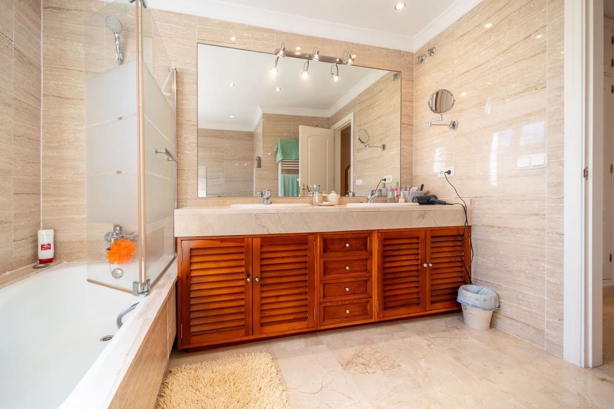 3 soverom Hus til salgs i Elviria - € 675 000 (Ref: 9359353)