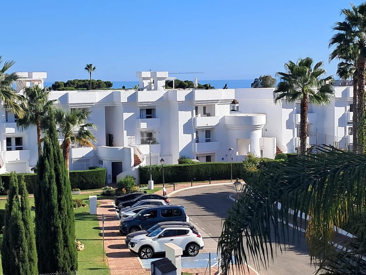 5 sypialnia Willa na sprzedaż w Estepona - 1 150 000 € (Ref: 9359357)