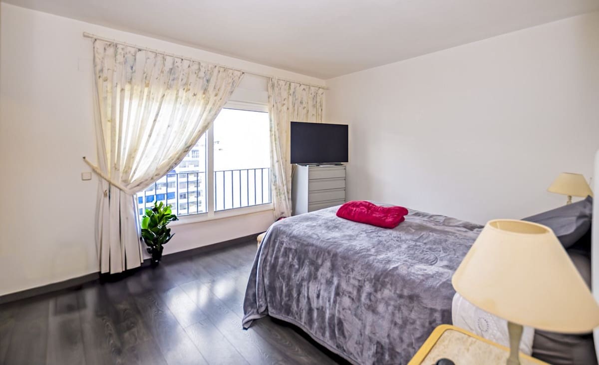 Ático de 3 habitaciones en Puerto Banus en venta - 1.197.000 € (Ref: 9359358)