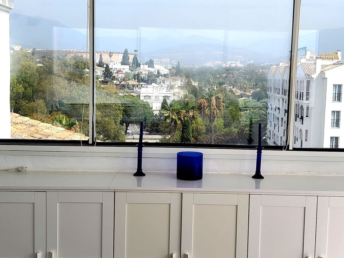 Ático de 3 habitaciones en Puerto Banus en venta - 1.197.000 € (Ref: 9359358)