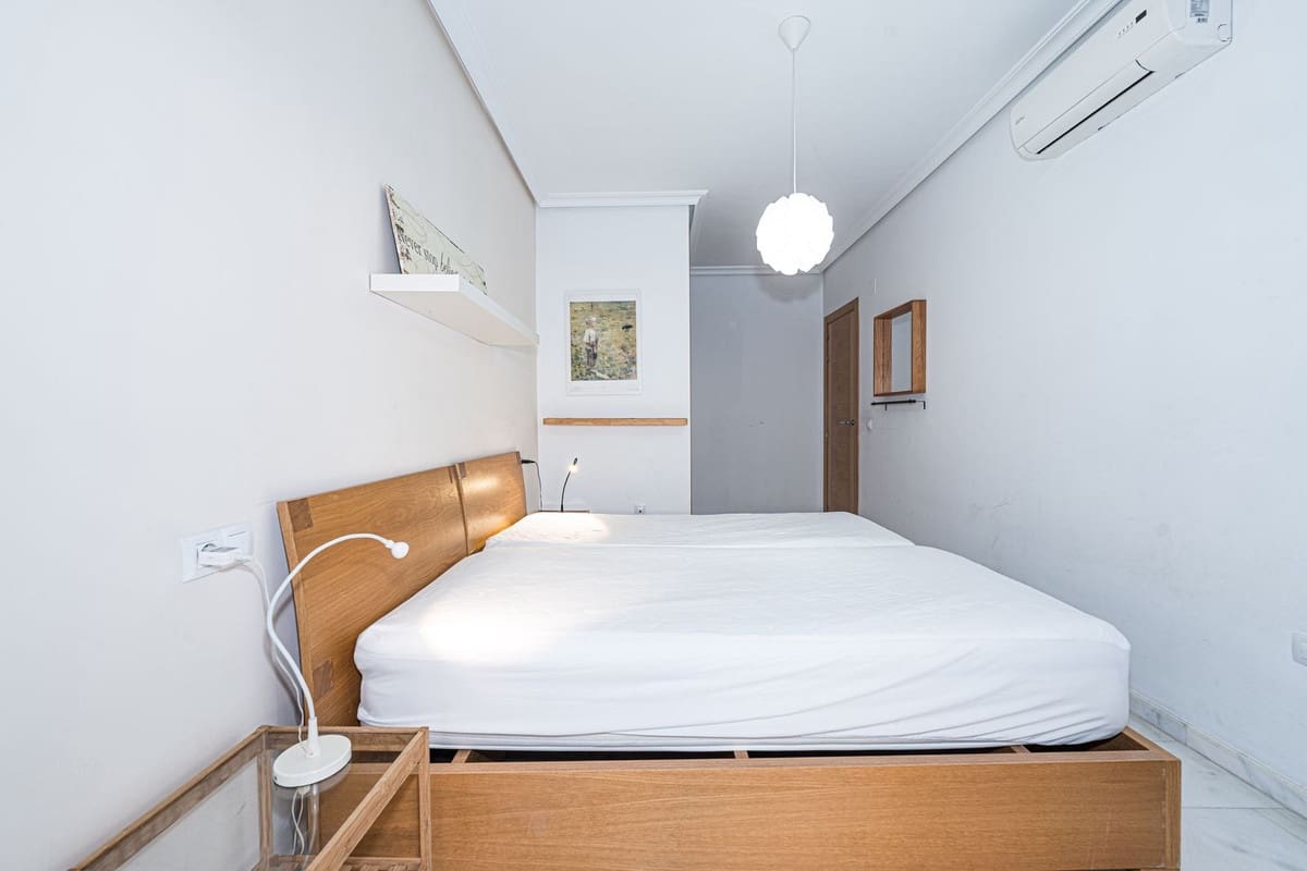 1 bedroom Apartment for sale in Fuengirola with pool - € 215,000 (Ref: 9359364)