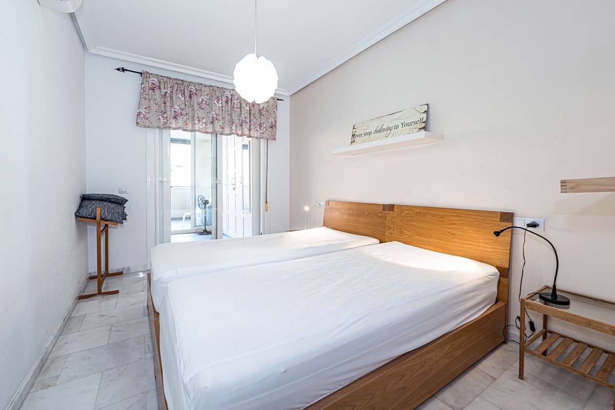 1 bedroom Apartment for sale in Fuengirola with pool - € 215,000 (Ref: 9359364)