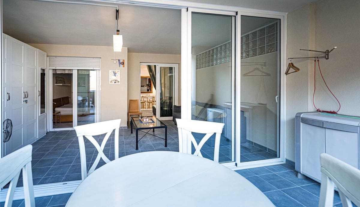 1 bedroom Apartment for sale in Fuengirola with pool - € 215,000 (Ref: 9359364)