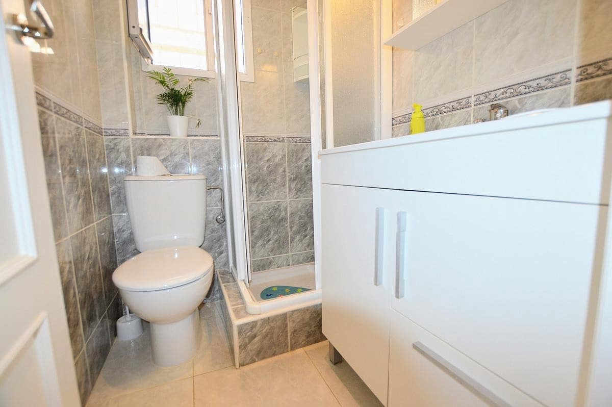 3 bedroom Villa for sale in Torrevieja with pool - € 350,000 (Ref: 9359368)