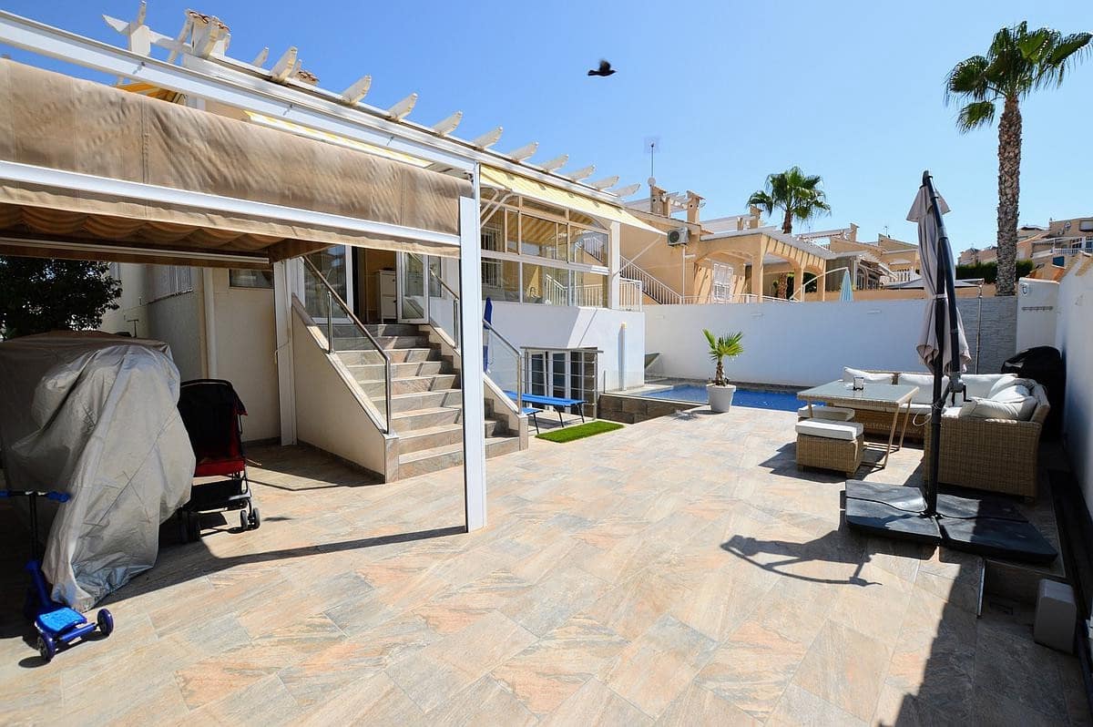 3 bedroom Villa for sale in Torrevieja with pool - € 350,000 (Ref: 9359368)