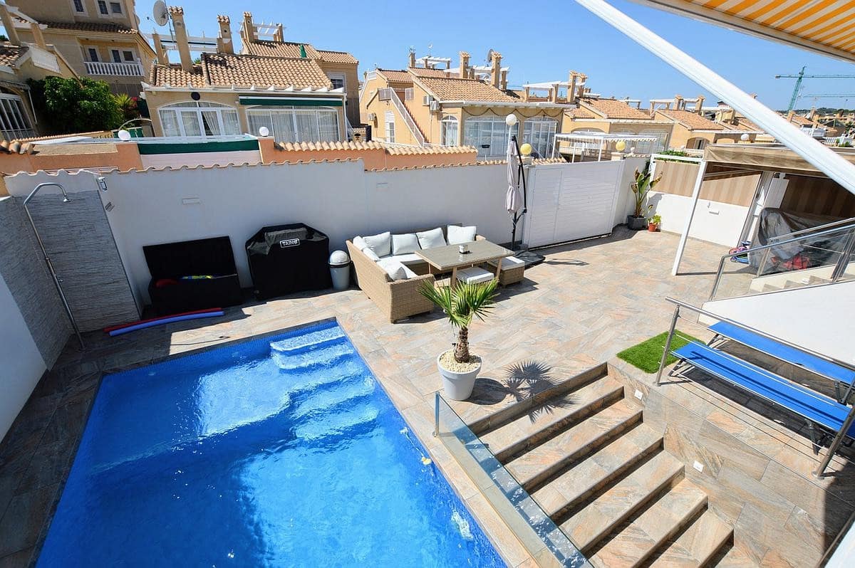 3 bedroom Villa for sale in Torrevieja with pool - € 350,000 (Ref: 9359368)