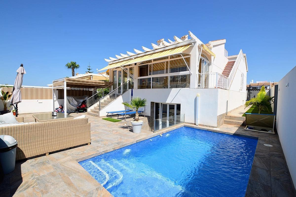 3 sovrum Villa till salu i Torrevieja med pool - 350 000 € (Ref: 9359368)