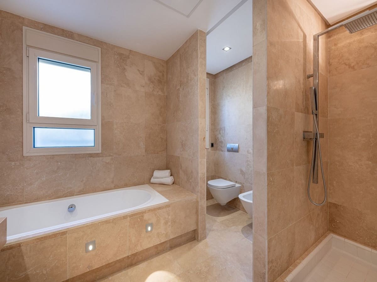 2 quarto Apartamento para venda em New Golden Mile com piscina garagem - 450 000 € (Ref: 9367270)