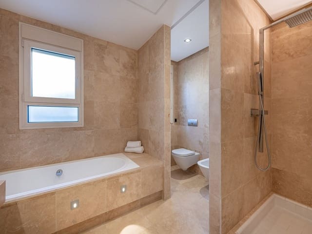 2 Zimmer Apartment zu verkaufen in New Golden Mile, Estepona mit Pool Garage - 450.000 € (Ref: 9367270)