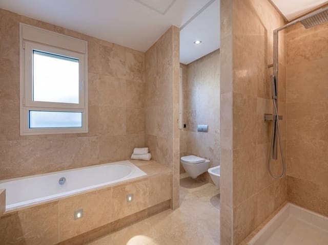 Apartamento de 2 habitaciones en Cancelada, Estepona en venta con piscina garaje - 450.000 € (Ref: 9367270)