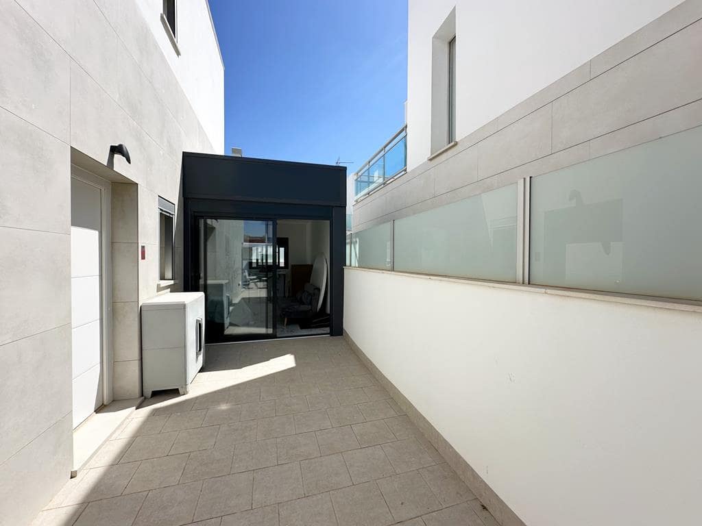 Chalet de 4 habitaciones en Los Alcázares en venta con piscina - 375.900 € (Ref: 9367307)
