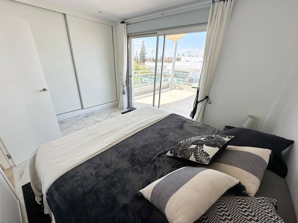 Chalet de 4 habitaciones en Los Alcázares en venta con piscina - 375.900 € (Ref: 9367307)