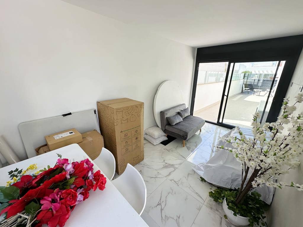 Chalet de 4 habitaciones en Los Alcázares en venta con piscina - 375.900 € (Ref: 9367307)