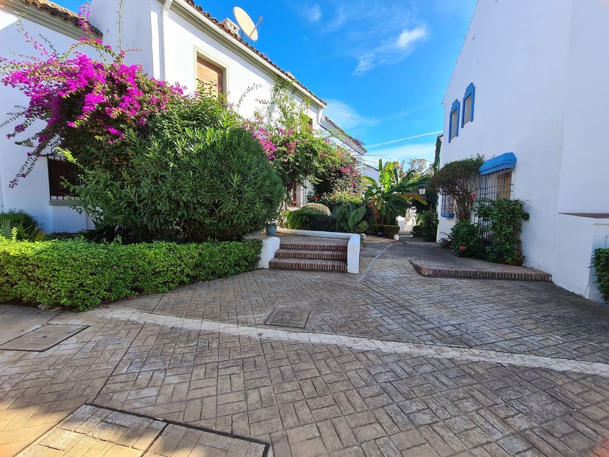 3 bedroom Townhouse for sale in Guadalmina - € 600,000 (Ref: 9367326)