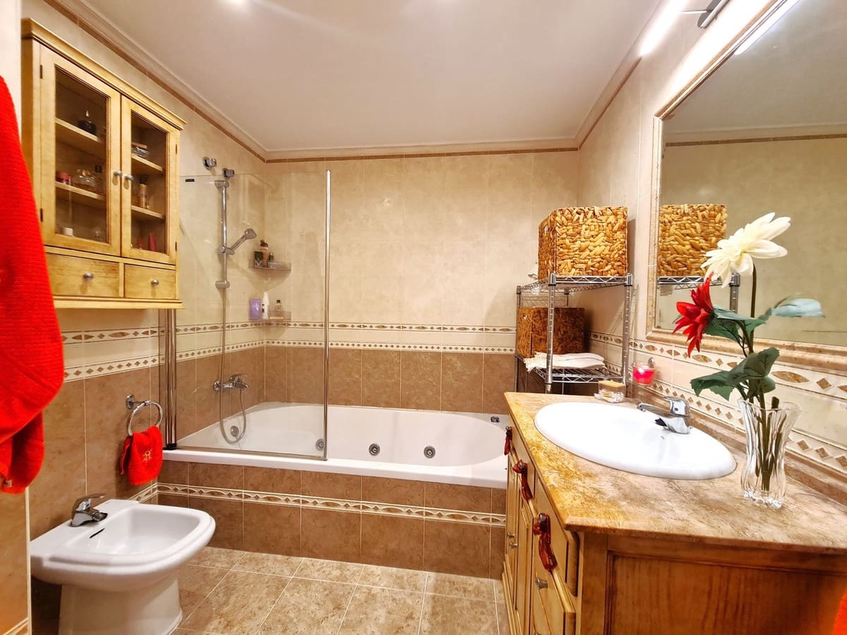 4 makuuhuone Kattohuoneisto myytävänä paikassa Estepona - 679 000 € (Ref: 9367327)