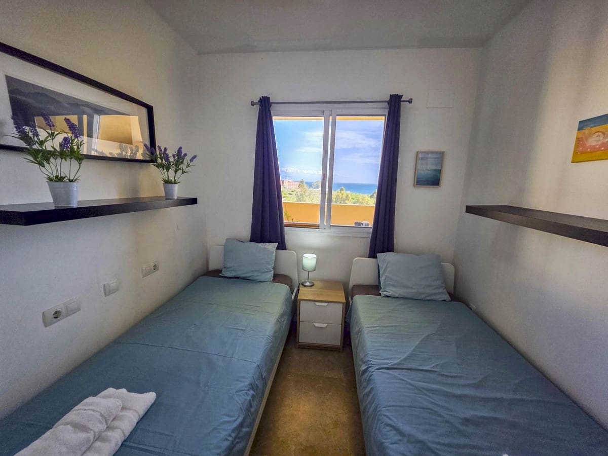 2 bedroom Penthouse for sale in La Duquesa / Puerto de la Duquesa with pool garage - € 235,000 (Ref: 9367331)