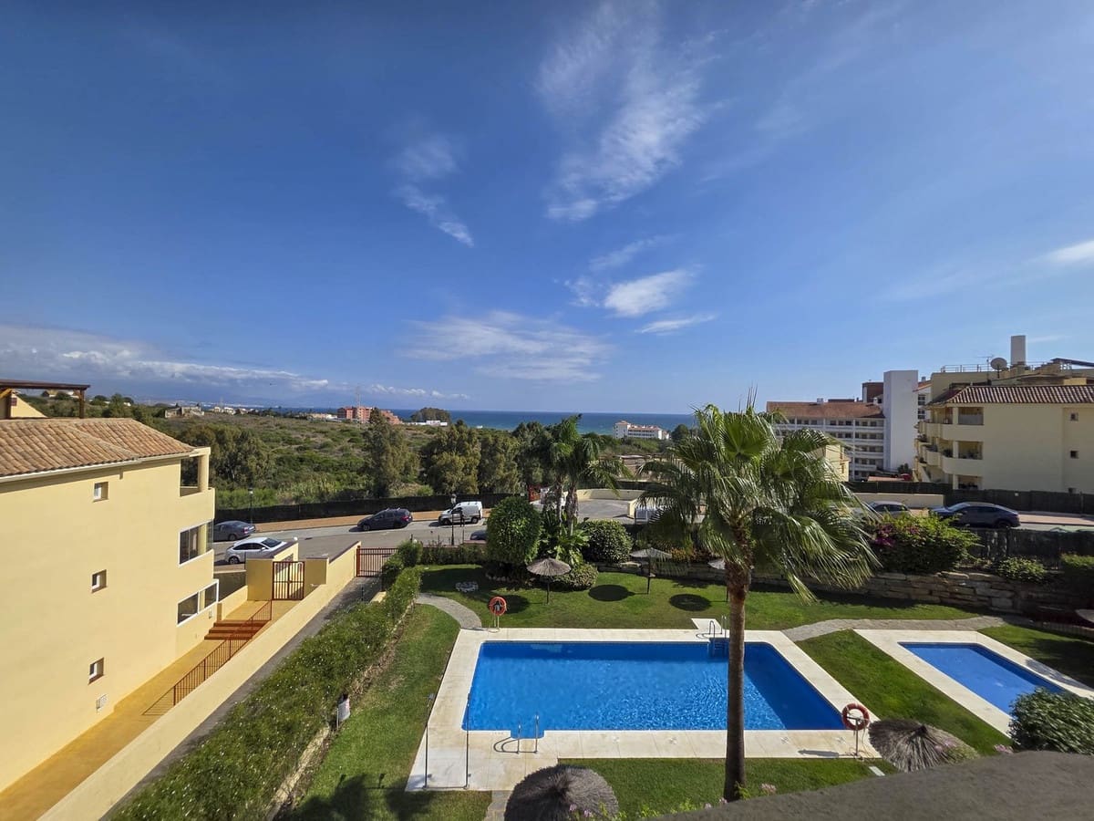 2 bedroom Penthouse for sale in La Duquesa / Puerto de la Duquesa with pool garage - € 235,000 (Ref: 9367331)