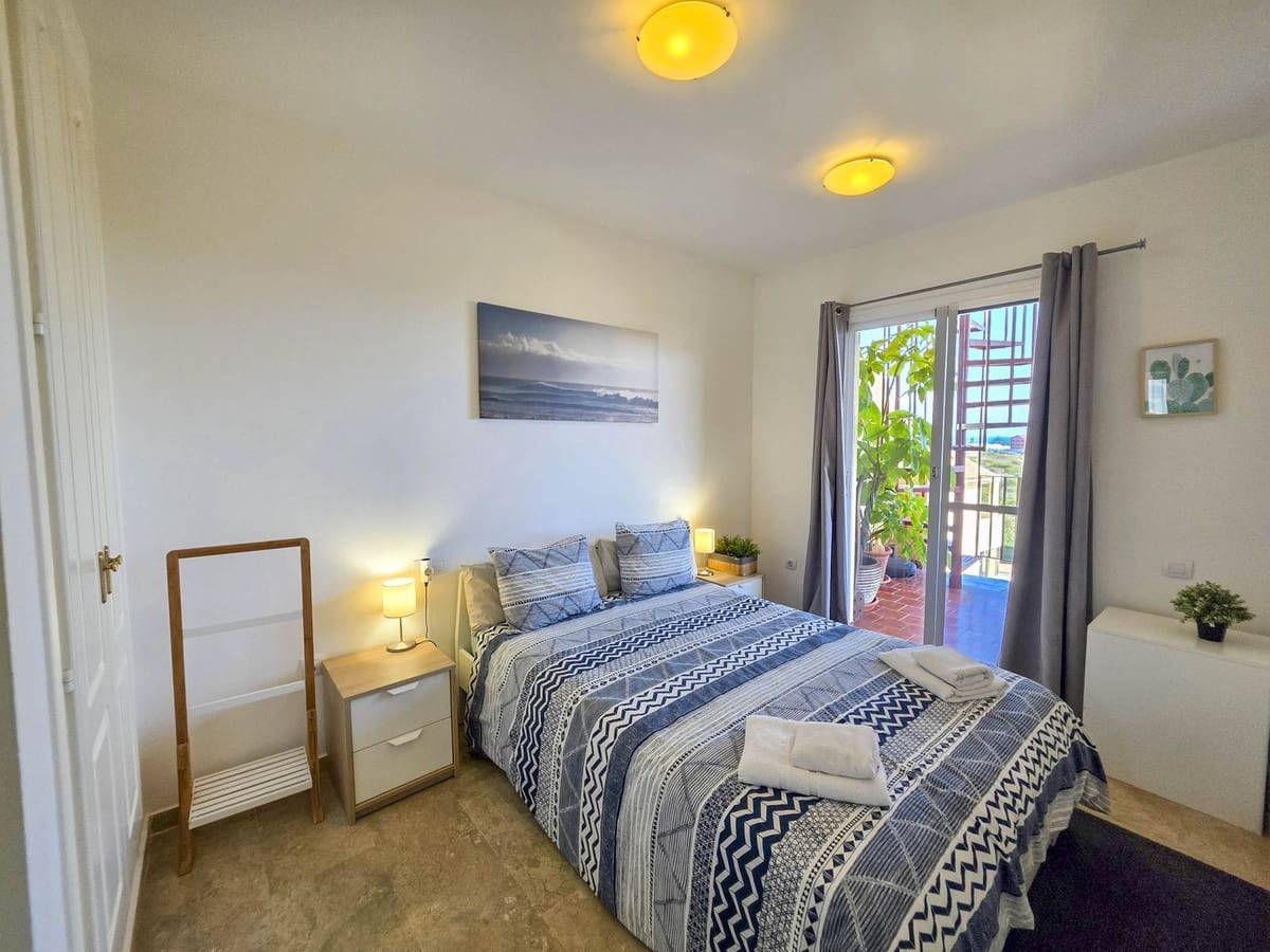 2 bedroom Penthouse for sale in La Duquesa / Puerto de la Duquesa with pool garage - € 235,000 (Ref: 9367331)