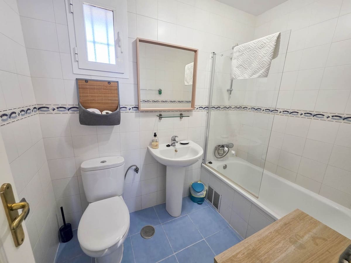 2 bedroom Penthouse for sale in La Duquesa / Puerto de la Duquesa with pool garage - € 235,000 (Ref: 9367331)