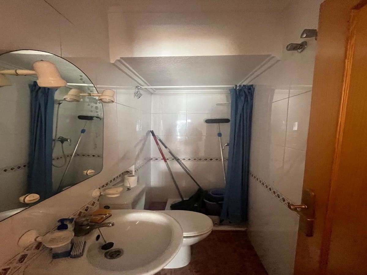 3 makuuhuone Omakotitalo myytävänä paikassa La Florida mukana uima-altaan 
autotalli - 169 900 € (Ref: 9367332)