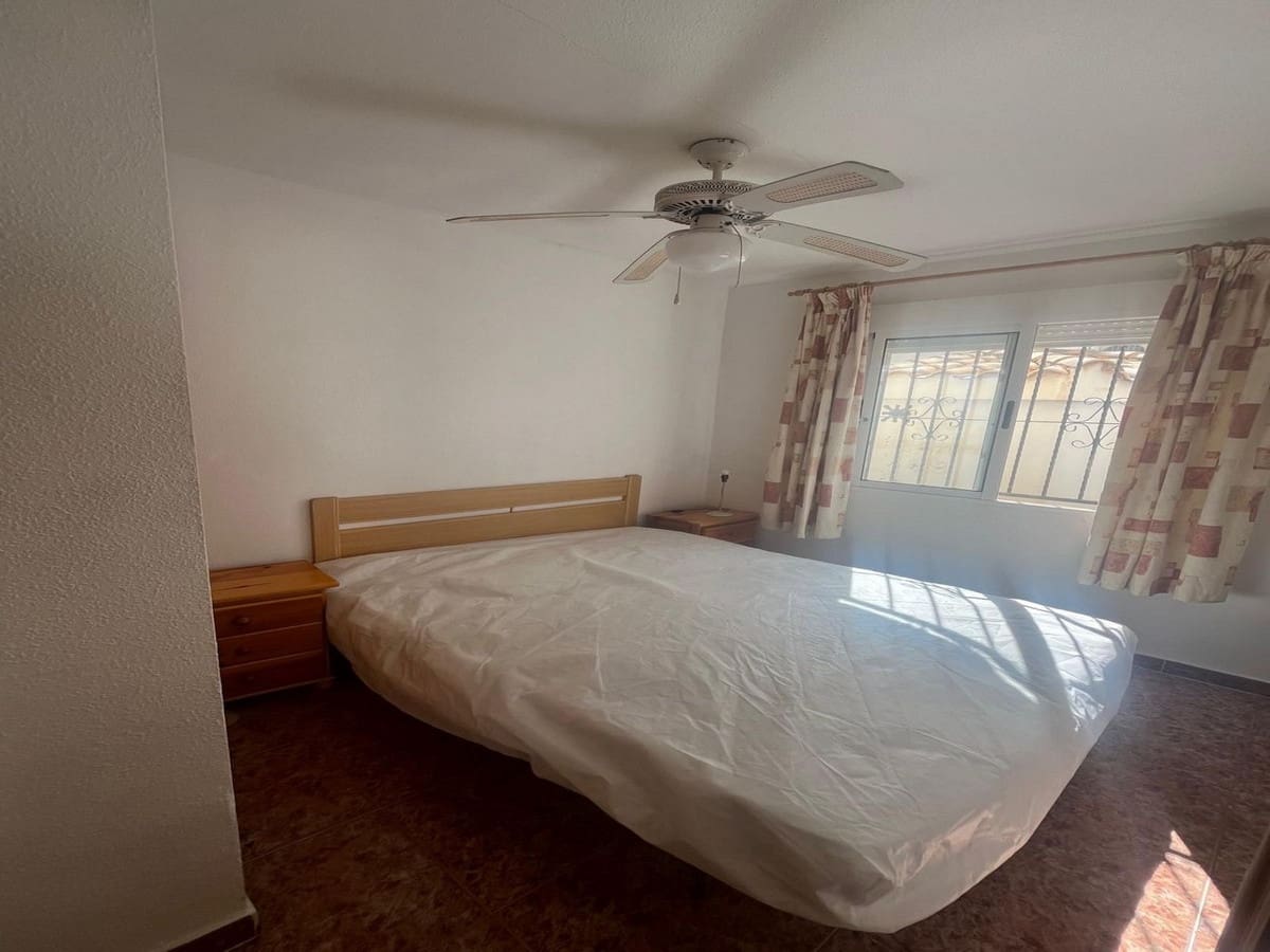 3 makuuhuone Omakotitalo myytävänä paikassa La Florida mukana uima-altaan 
autotalli - 169 900 € (Ref: 9367332)