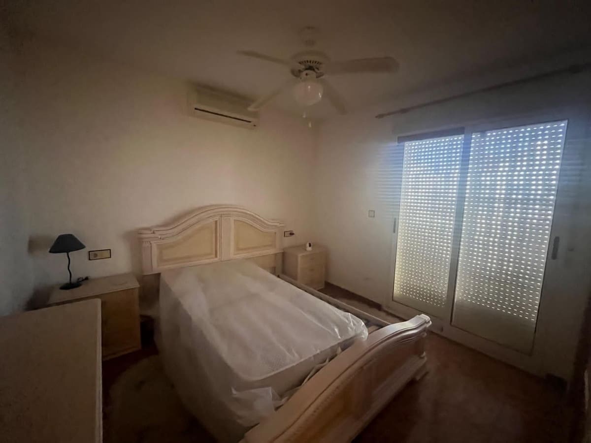 3 makuuhuone Omakotitalo myytävänä paikassa La Florida mukana uima-altaan 
autotalli - 169 900 € (Ref: 9367332)