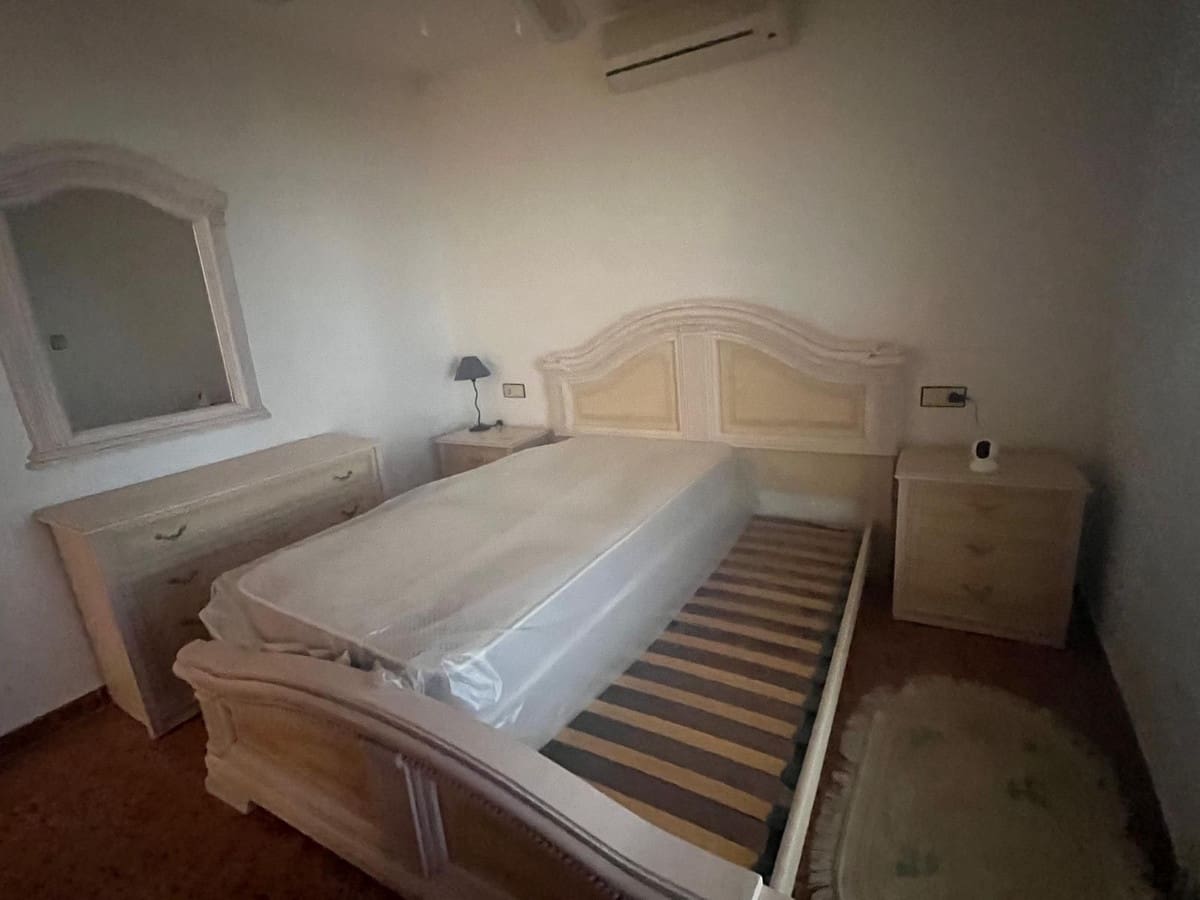 3 makuuhuone Omakotitalo myytävänä paikassa La Florida mukana uima-altaan 
autotalli - 169 900 € (Ref: 9367332)