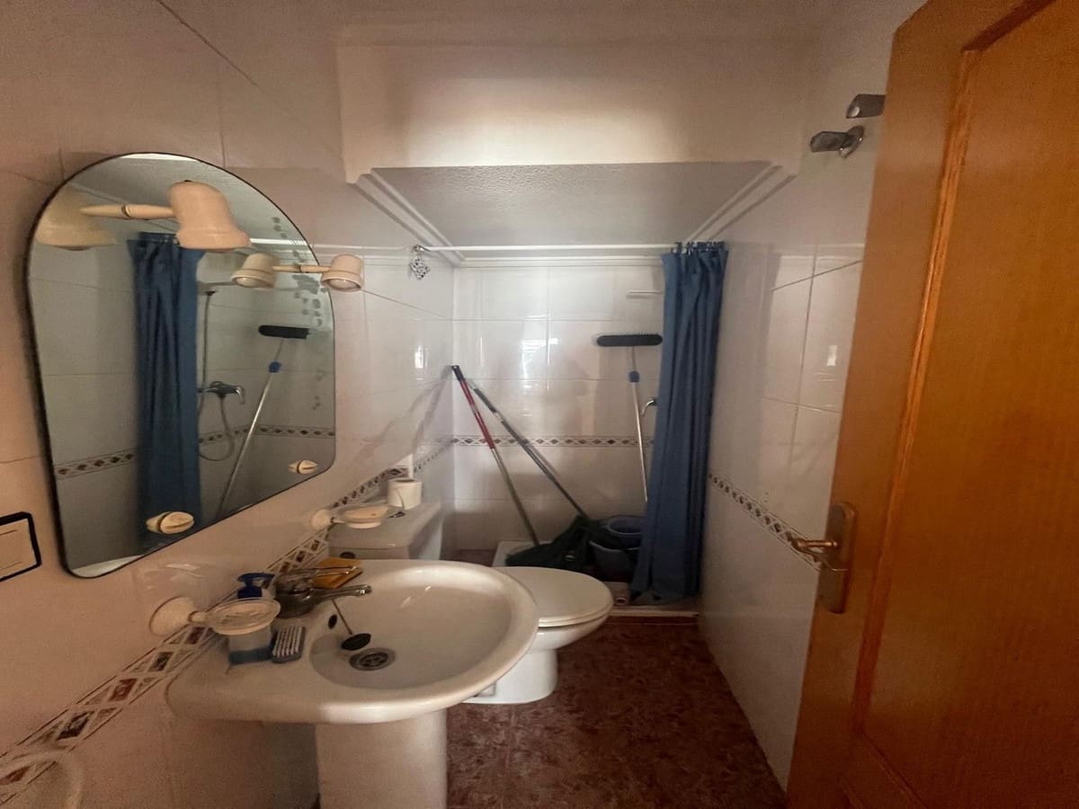 3 makuuhuone Omakotitalo myytävänä paikassa La Florida mukana uima-altaan 
autotalli - 169 900 € (Ref: 9367332)