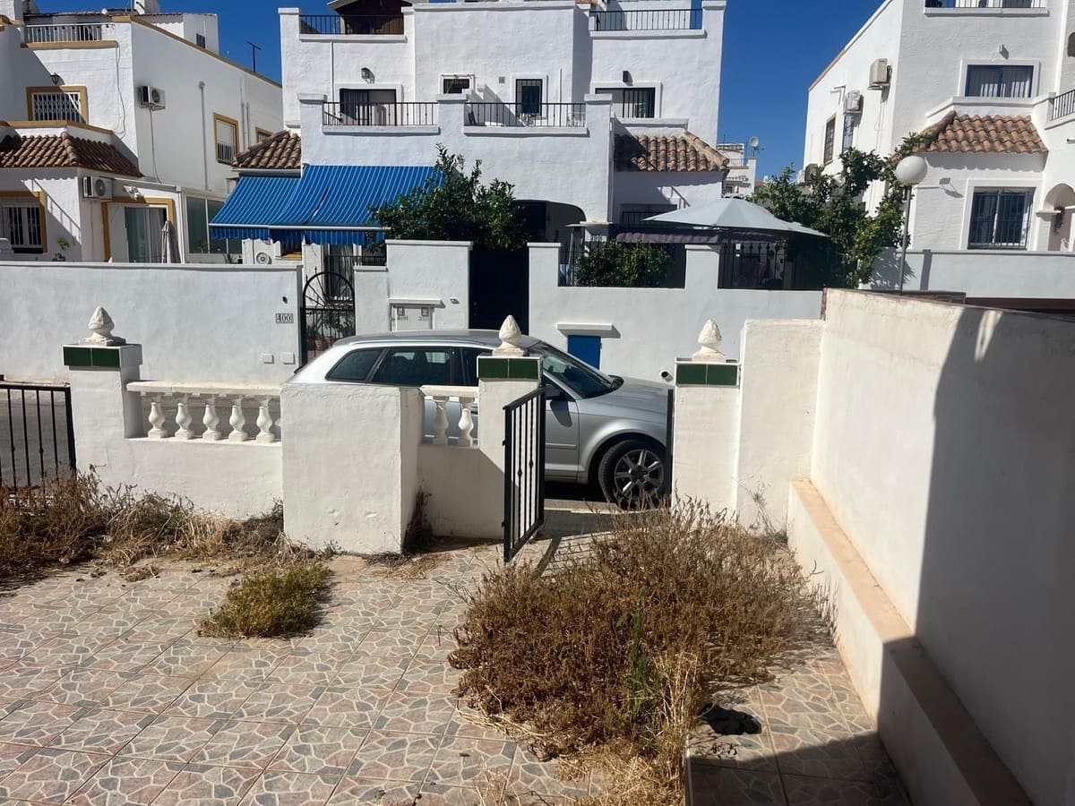 3 makuuhuone Omakotitalo myytävänä paikassa La Florida mukana uima-altaan 
autotalli - 169 900 € (Ref: 9367332)