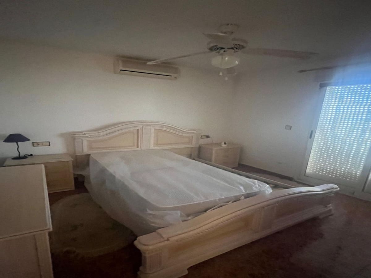 3 makuuhuone Omakotitalo myytävänä paikassa La Florida mukana uima-altaan 
autotalli - 169 900 € (Ref: 9367332)