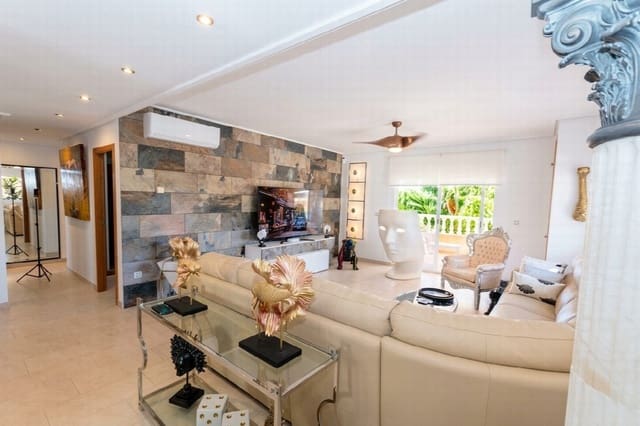 3 slaapkamer Appartement te koop in Villamartin, Orihuela met zwembad garage - € 395.000 (Ref: 9372021)