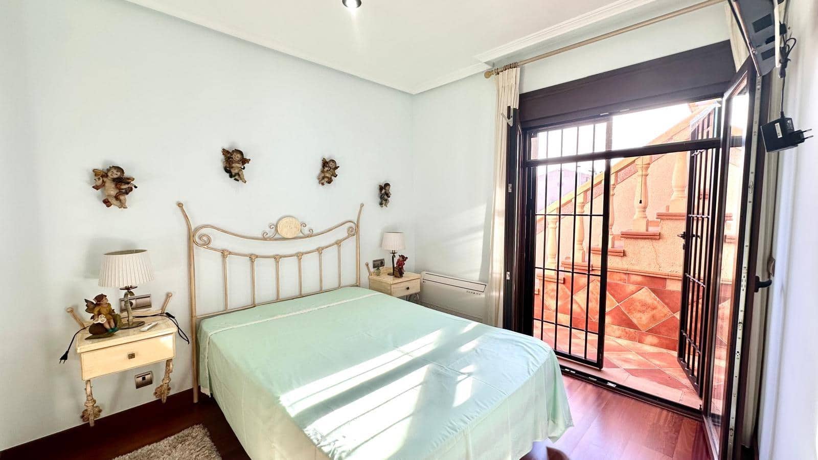 4 bedroom Townhouse for sale in Torrevieja - € 449,900 (Ref: 9375134)