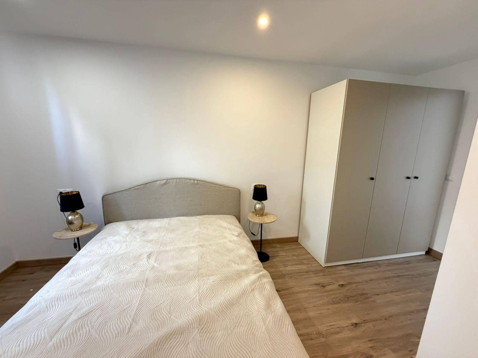 4 soverom Kjedet enebolig til salgs i Torrevieja med svømmebasseng - € 369 000 (Ref: 9375135)