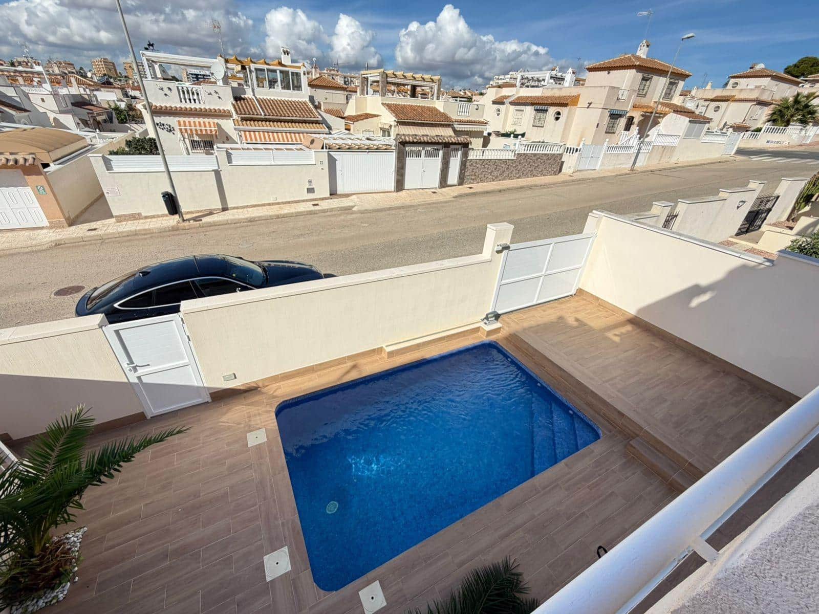 4 soverom Kjedet enebolig til salgs i Torrevieja med svømmebasseng - € 369 000 (Ref: 9375135)