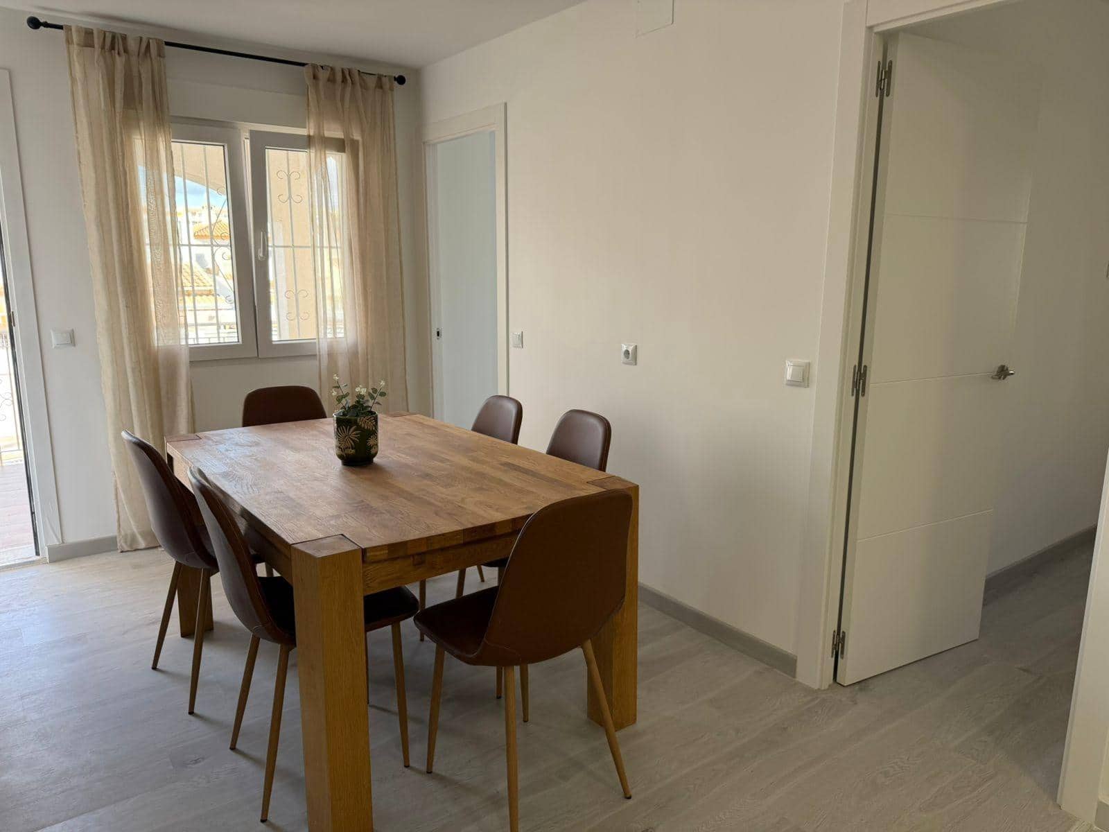 4 slaapkamer Halfvrijstaande villa te koop in Torrevieja met zwembad - € 369.000 (Ref: 9375135)